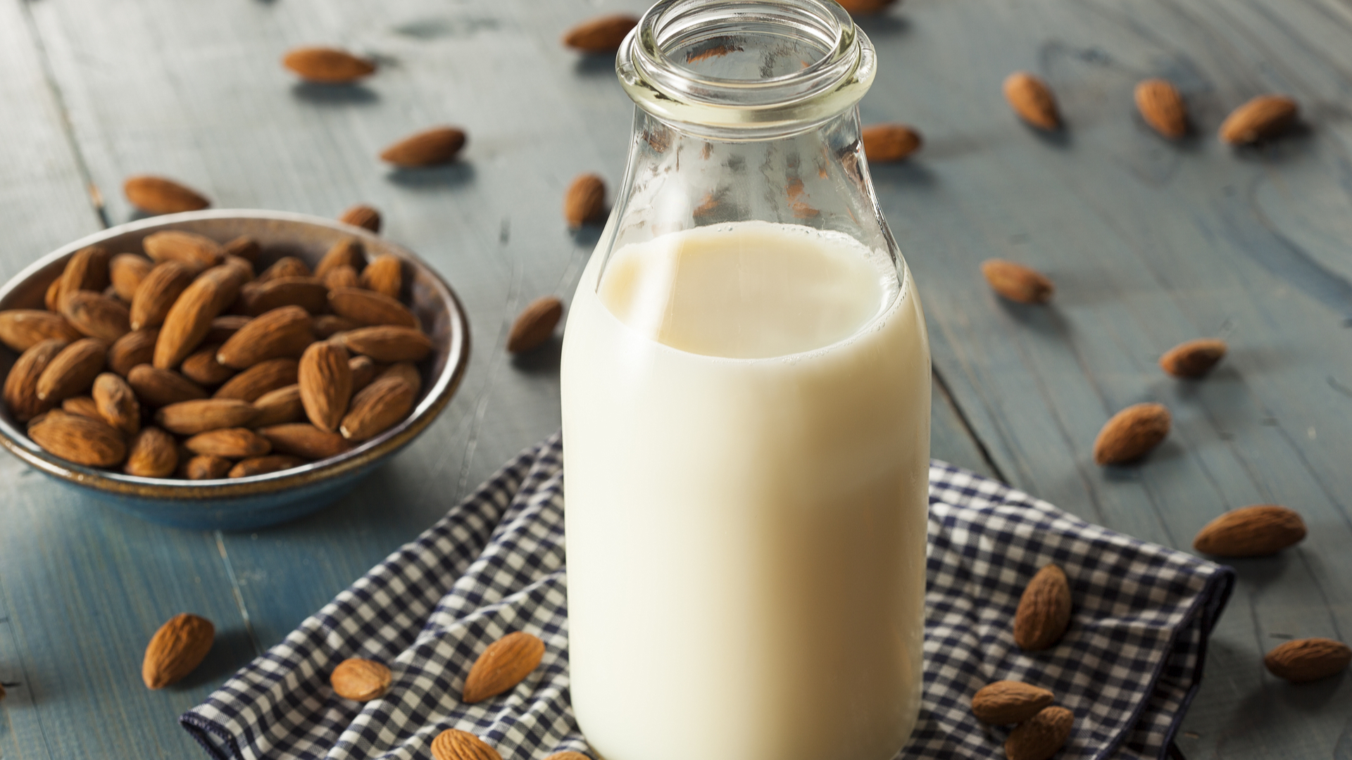 Amandelmelk Versus Koemelk Wat Is Gezonder Gezondnu