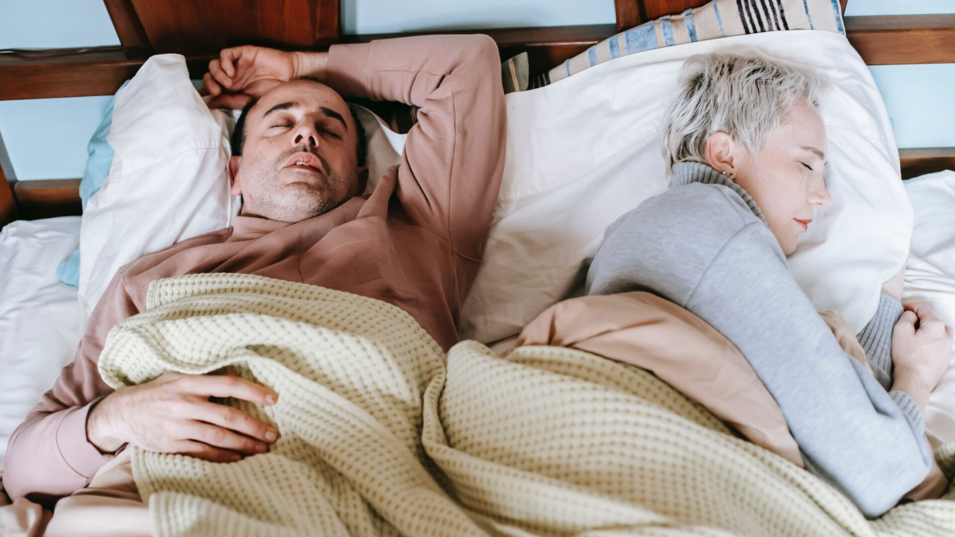 6 oorzaken van zweten tijdens je slaap