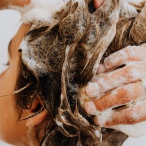 Fouten die je maakt bij het wassen van je haar