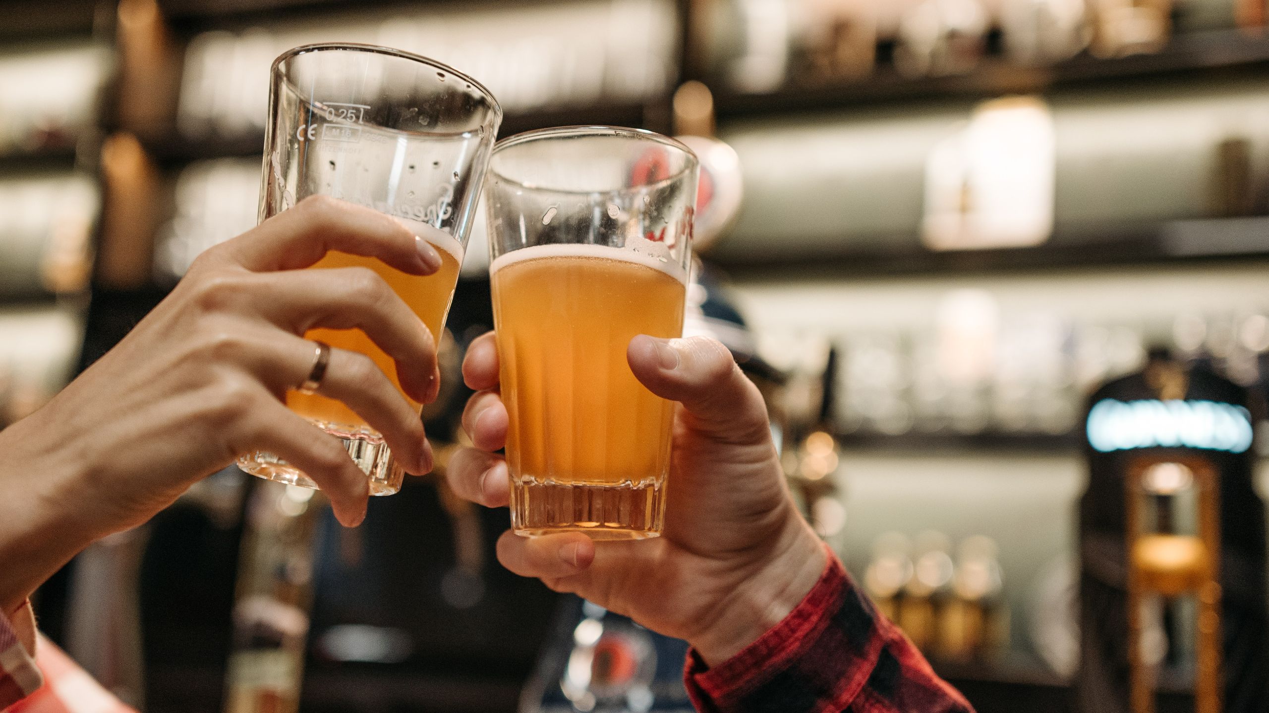 Verslagen Seizoen accumuleren Hoeveel calorieën zitten er eigenlijk in één glas bier? - Gezondnu