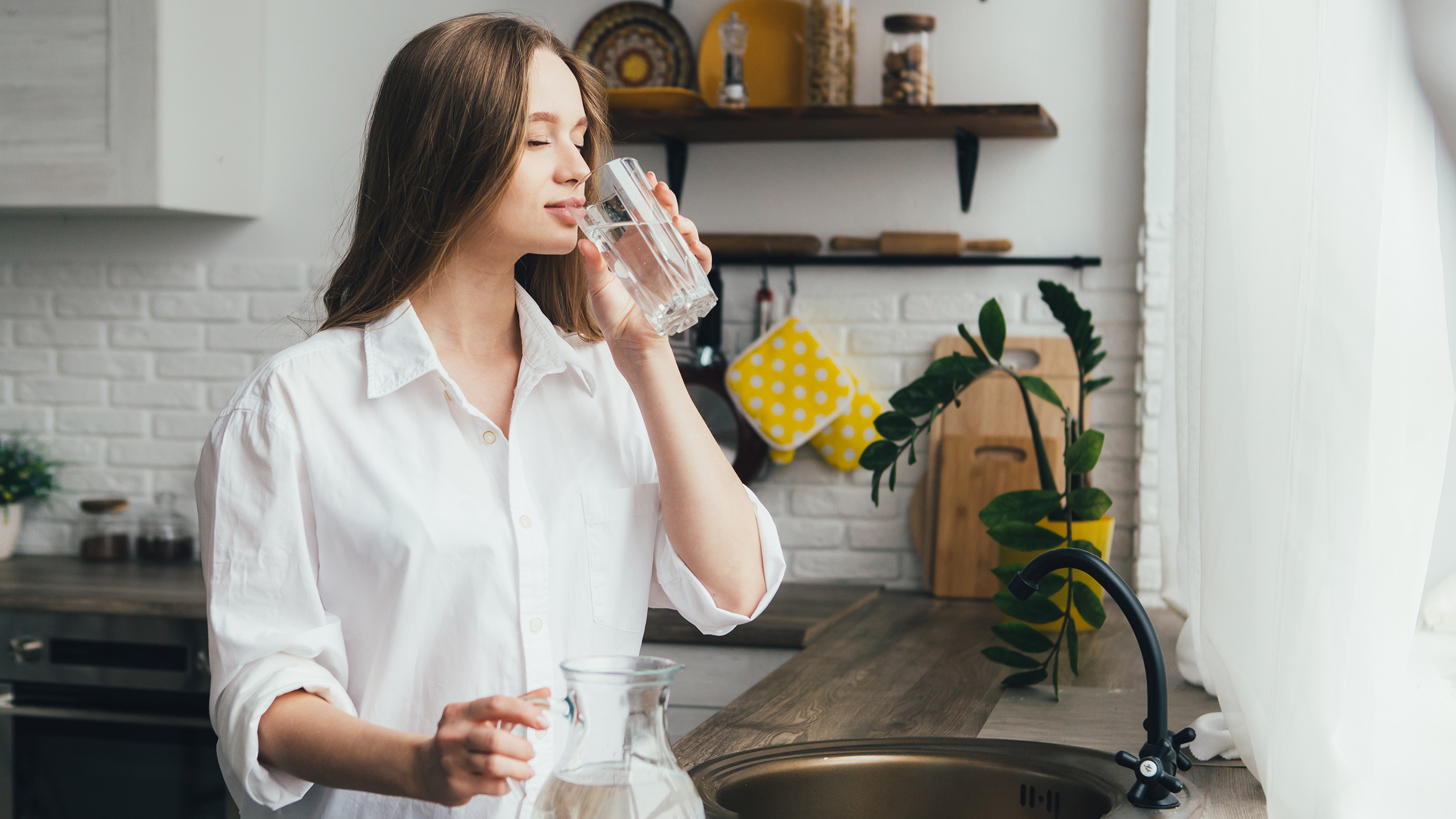 9 Healthy Benefits of Drinking Enough Water: Why You Should Stay Hydrated