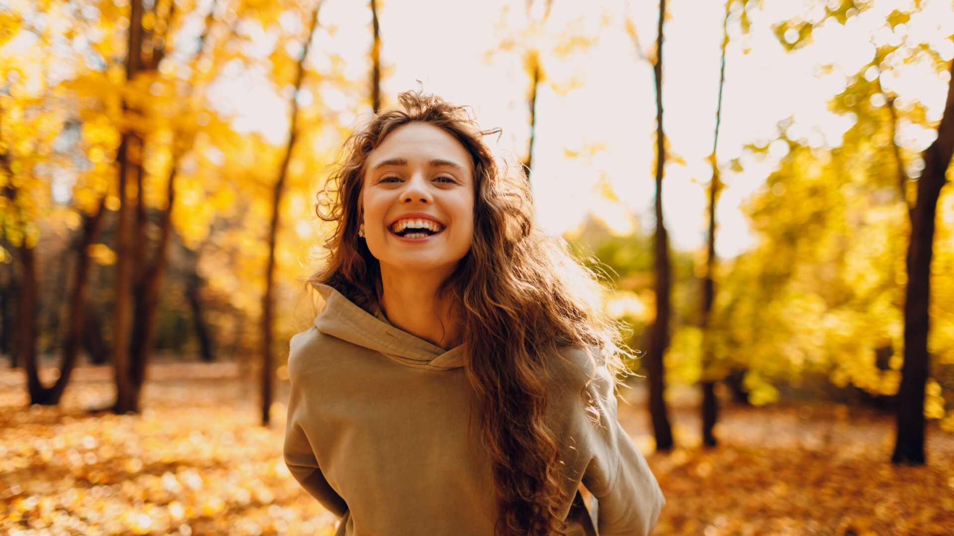 Vrouw in het bos