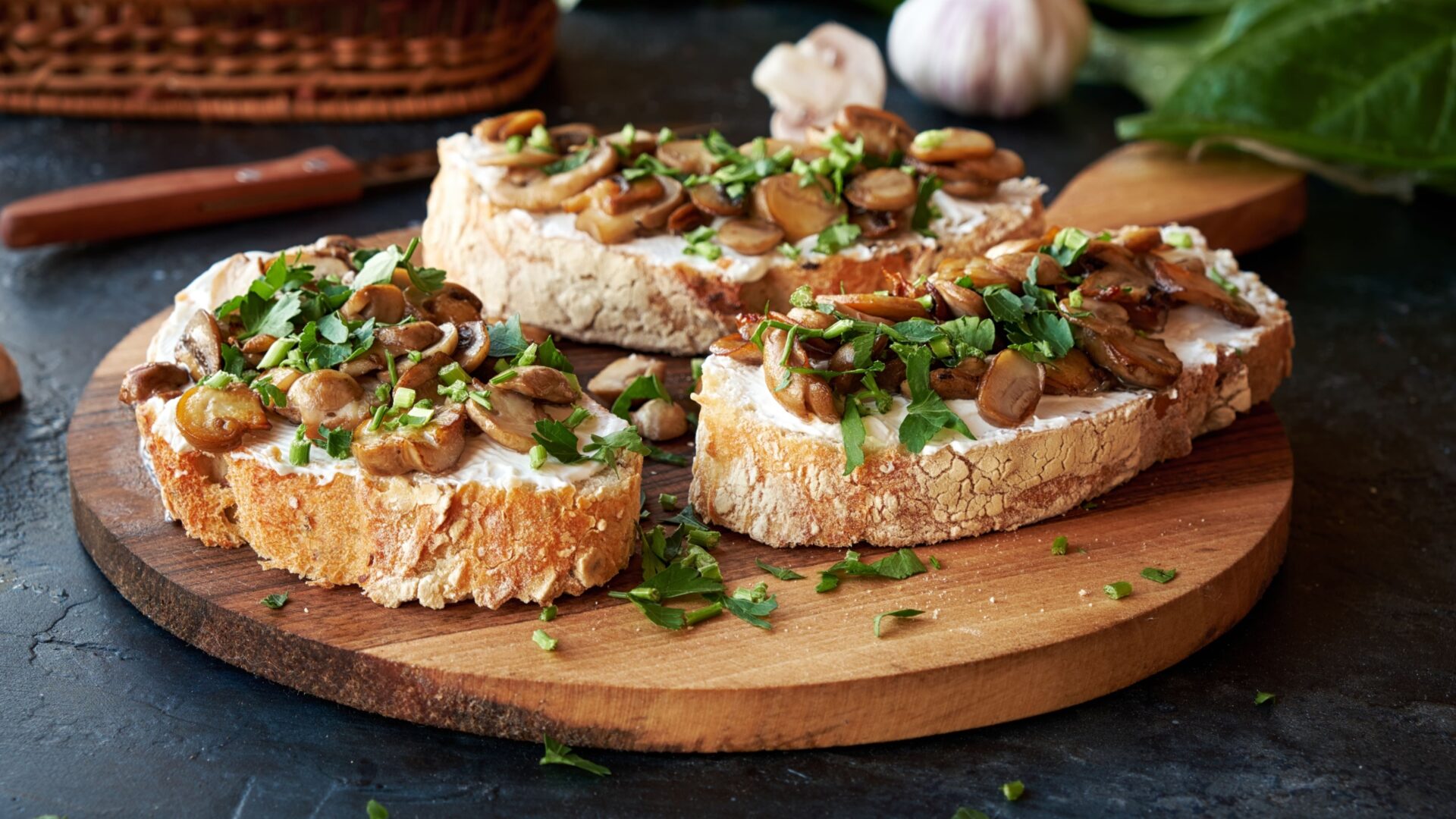 Bruschetta met roomkaas en champignon