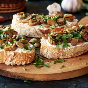 Bruschetta met roomkaas en champignon